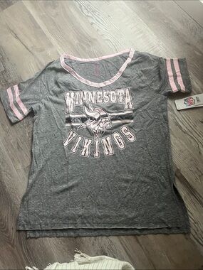 NFL Minnesota Vikings Gray & Pink Short Sleeve V-Neck Tee